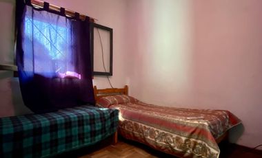 Casa de 3 AMBIENTES ubicada a 800 metros de la Avenida Tomás Espora.