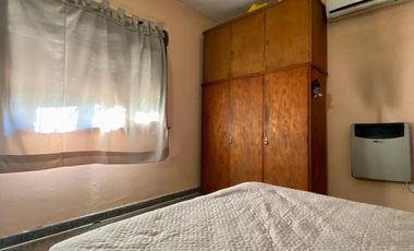 Casa de 3 AMBIENTES ubicada a 800 metros de la Avenida Tomás Espora.