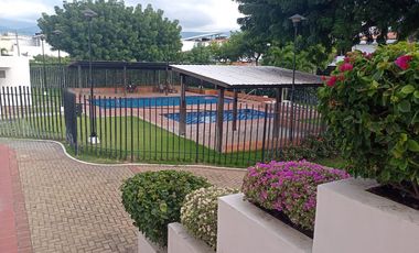 apartamento en arriendo en av. libertadores, edf. versalles. Cod A11195