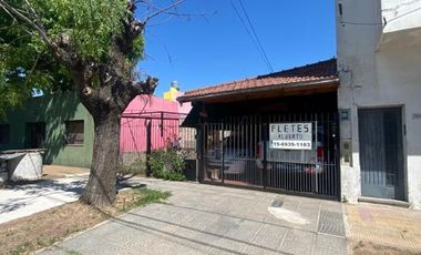 CASA EN VENTA EN  LANUS ESTE.