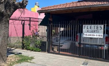 CASA EN VENTA EN  LANUS ESTE.