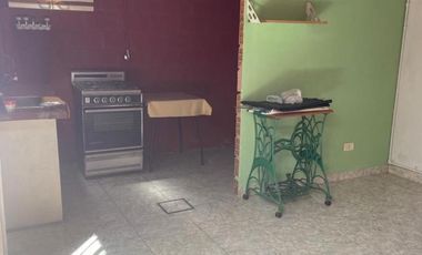 CASA EN VENTA EN  LANUS ESTE.