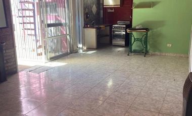 CASA EN VENTA EN  LANUS ESTE.