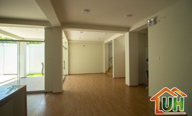 ID 00512-VENTA CASA PUCALLPA - DE ESTRENO -  CON PISCINA-A.T 250 m2