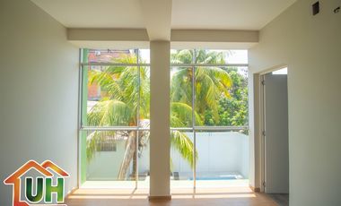 ID 00512-VENTA CASA PUCALLPA - DE ESTRENO -  CON PISCINA-A.T 250 m2