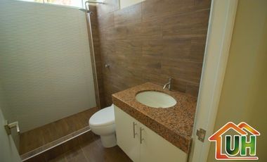 ID 00512-VENTA CASA PUCALLPA - DE ESTRENO -  CON PISCINA-A.T 250 m2