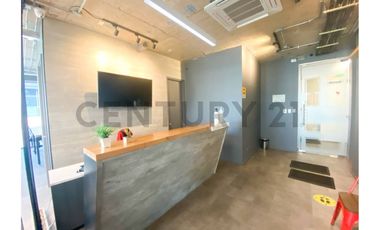 VENTA MODERNA OFICINA EN KENNEDY VITACURA