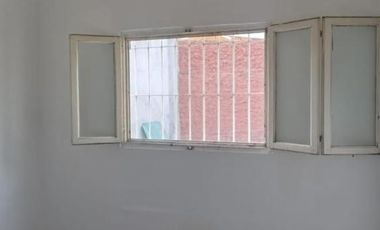 BOULOGNE SUR MER - VENTA DOS LOCALES CON UN DTO. FONDO En LOTE PROPIO - sobre Av. Rolón