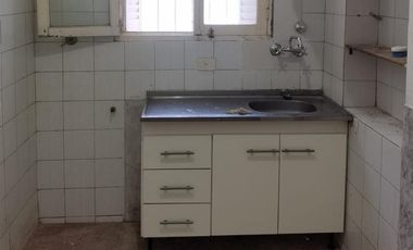 BOULOGNE SUR MER - VENTA DOS LOCALES CON UN DTO. FONDO En LOTE PROPIO - sobre Av. Rolón