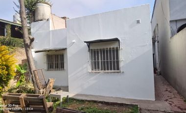 BOULOGNE SUR MER - VENTA DOS LOCALES CON UN DTO. FONDO En LOTE PROPIO - sobre Av. Rolón
