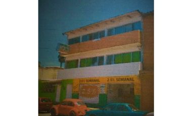 Edificio con local comercial en Pipila