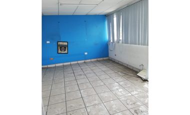Edificio con local comercial en Pipila