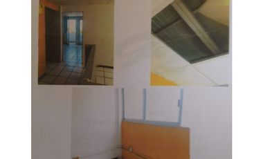Edificio con local comercial en Pipila