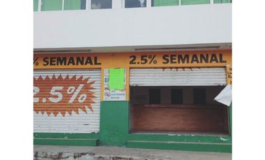 Edificio con local comercial en Pipila