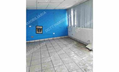 Edificio con local comercial en Pipila