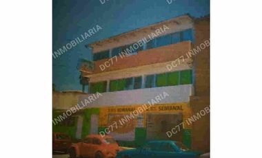 Edificio con local comercial en Pipila