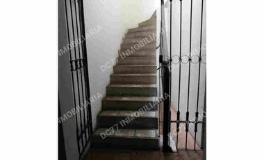 Edificio con local comercial en Pipila