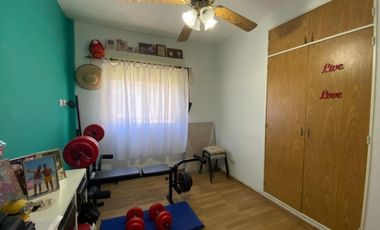 VENTA DEPTO 3 AMB C/PATIO Y COCHERA,M.CORONADO