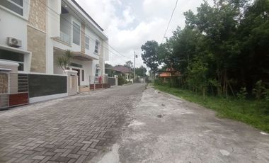 RUMAH MEWAH 2 LANTAI EXCLUSIVE TERBARU DI SLEMAN UTARA SELANGKAH DARI KAMPUS UII