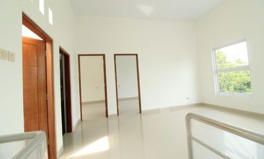 RUMAH MEWAH 2 LANTAI EXCLUSIVE TERBARU DI SLEMAN UTARA SELANGKAH DARI KAMPUS UII