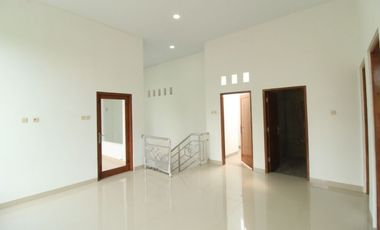 RUMAH MEWAH 2 LANTAI EXCLUSIVE TERBARU DI SLEMAN UTARA SELANGKAH DARI KAMPUS UII