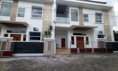 RUMAH MEWAH 2 LANTAI EXCLUSIVE TERBARU DI SLEMAN UTARA SELANGKAH DARI KAMPUS UII