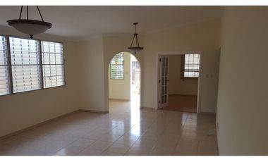SE VENDE CASA EN BRISAS DEL GOLF 2 RECAMARAS $215,000