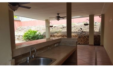 SE VENDE CASA EN BRISAS DEL GOLF 2 RECAMARAS $215,000