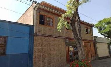 Casa en Venta en ARTEMIO GUTIERREZ con LEON PRADO