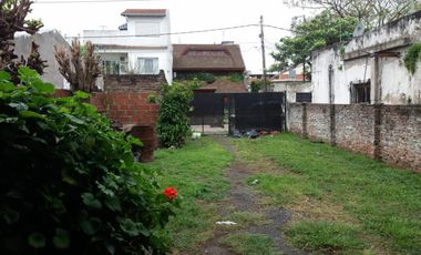 CASA DE DOS PLANTAS EN JOSE LEON SUAREZ. ESCUCHO OFERTAS