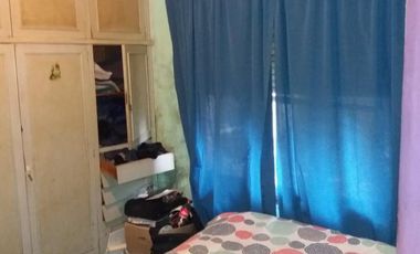 CASA DE DOS PLANTAS EN JOSE LEON SUAREZ. ESCUCHO OFERTAS