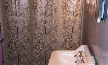 CASA DE DOS PLANTAS EN JOSE LEON SUAREZ. ESCUCHO OFERTAS