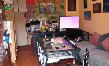 CASA DE DOS PLANTAS EN JOSE LEON SUAREZ. ESCUCHO OFERTAS