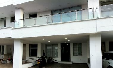 casa en venta en av. libertadores, el tesoro. Cod V4947