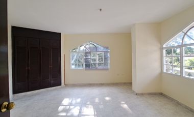 COD. 4075 - SE ARRIENDA CASA - BARRIO: FONTANA