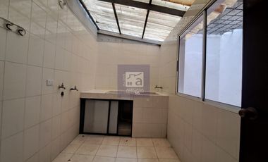 COD. 4075 - SE ARRIENDA CASA - BARRIO: FONTANA