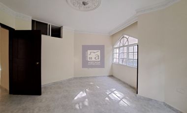 COD. 4075 - SE ARRIENDA CASA - BARRIO: FONTANA