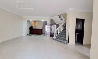 COD. 4075 - SE ARRIENDA CASA - BARRIO: FONTANA