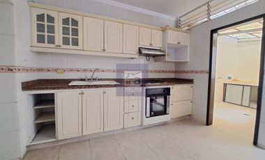 COD. 4075 - SE ARRIENDA CASA - BARRIO: FONTANA