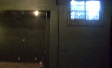 Local 160 m2 a mts de Av. Mosconi