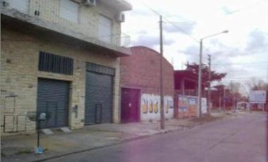 Local 160 m2 a mts de Av. Mosconi