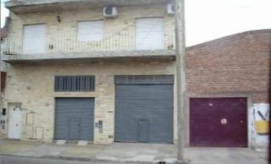 Local 160 m2 a mts de Av. Mosconi