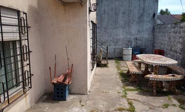 Casa Fondo en venta en Quilmes Oeste