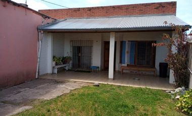 Casa Fondo en venta en Quilmes Oeste