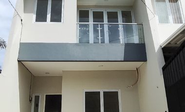 Jual Rumah Meruya, Baru, Depan Taman, Bebas Banjir