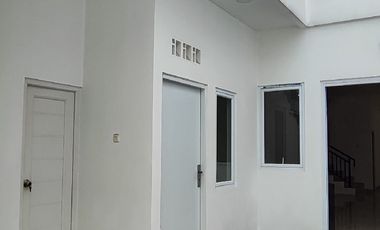 Jual Rumah Meruya, Baru, Depan Taman, Bebas Banjir