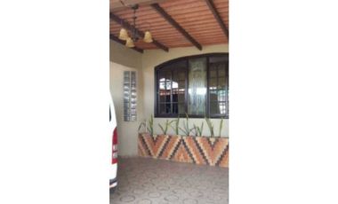 VENDO CASA EN CHORRERA BARRIO COLON 2R