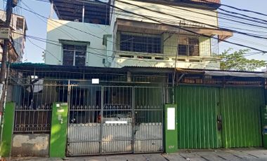 DIJUAL CEPAT !! Rumah Standart Cocok untuk Usaha di Kallibaru Kemayoran , Bisa Nego