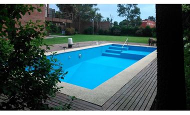 Edificio ideal emprendimiento o vivienda con pileta y cancha de pádel cubierta