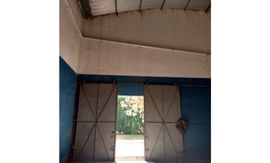 Edificio ideal emprendimiento o vivienda con pileta y cancha de pádel cubierta